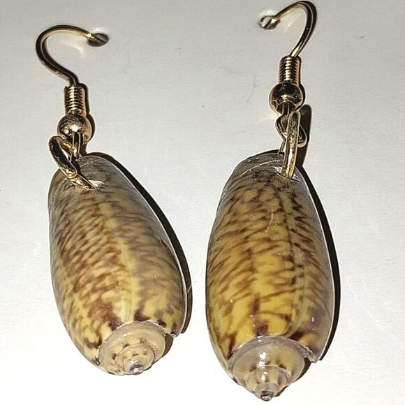 Beautiful seashell dangle earrings for girls and women - Picture 7 of 7